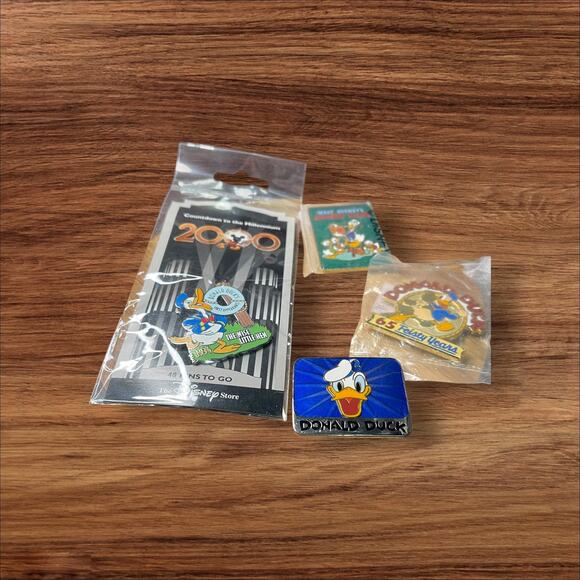 Vintage Donald Duck Lot – 3 Magnets & 1 Disney Pin 2000 Millennium Disneyana - Picture 2 of 13